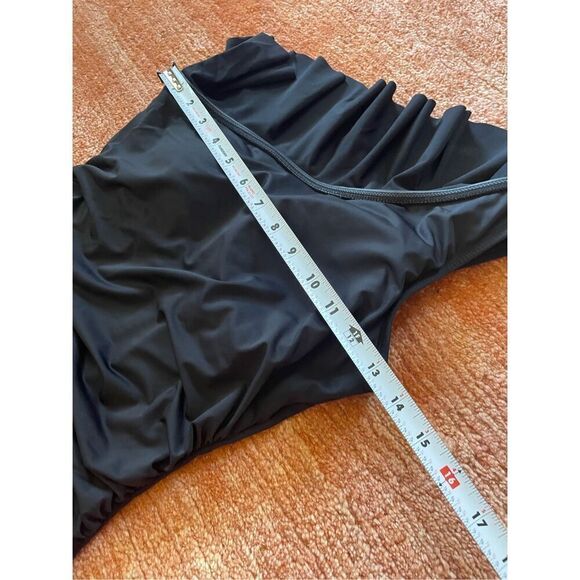 Hilor Black One Shoulder One Piece Swimsuit Women's Great Condition Size S-M - Picture 5 of 7